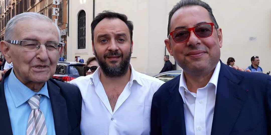 abbracciati Gabriele Di Mauro Gianni Pittella