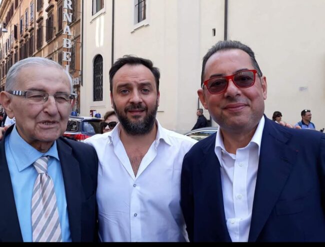 abbracciati Gabriele Di Mauro Gianni Pittella