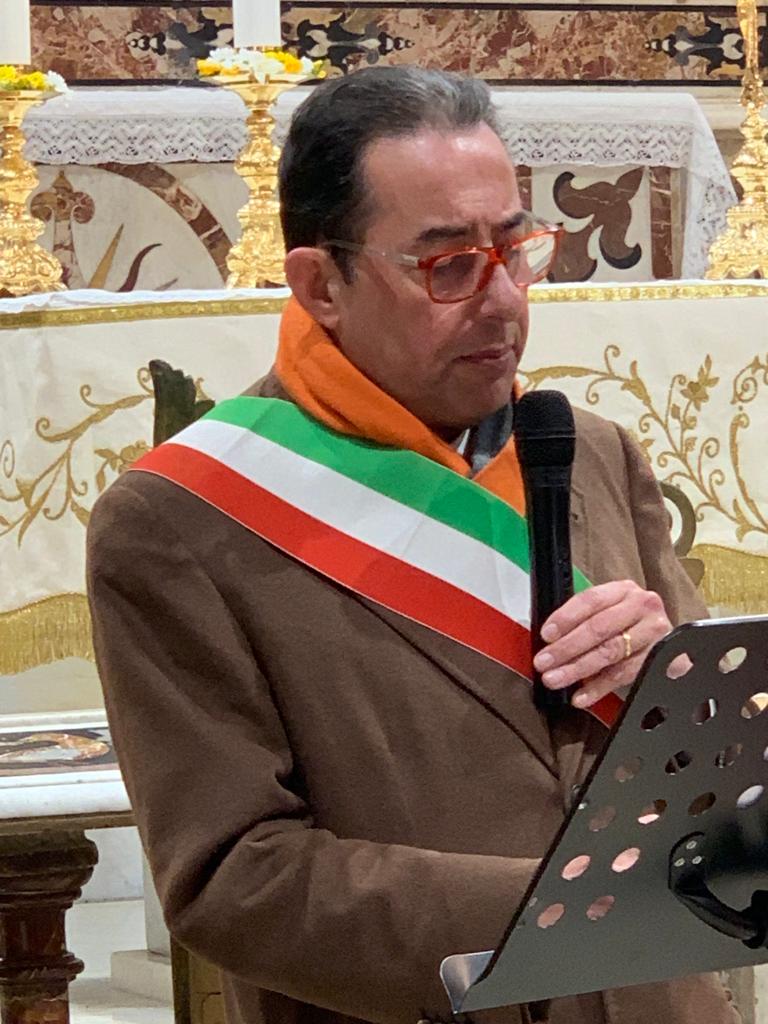 Gianni Pittella legge nella chiesa di San Nicola in Lauria