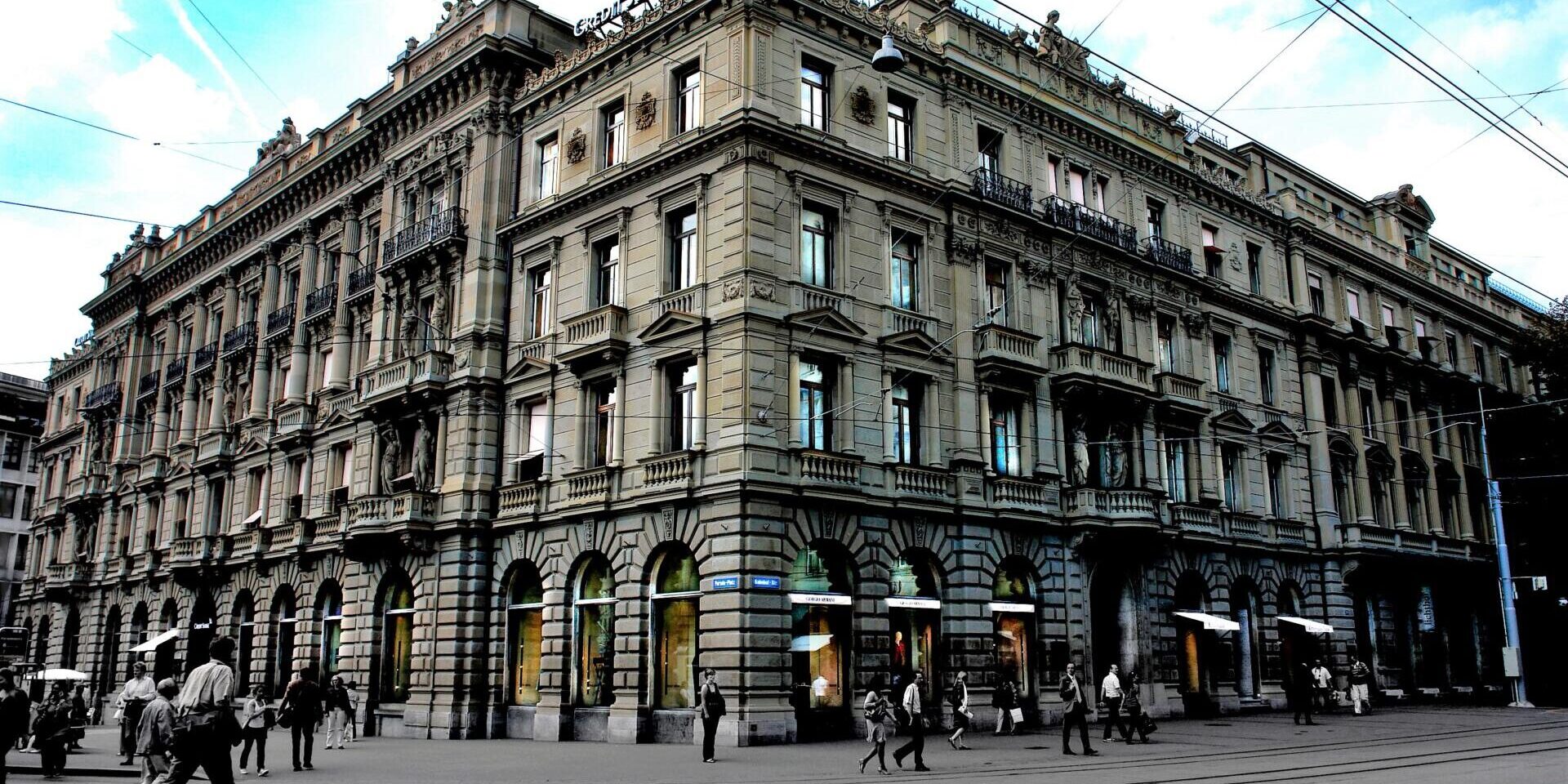 Credit_Suisse_building_Bahnhofsrtasse_Paradeplatz_in_Zurich-1920×1080
